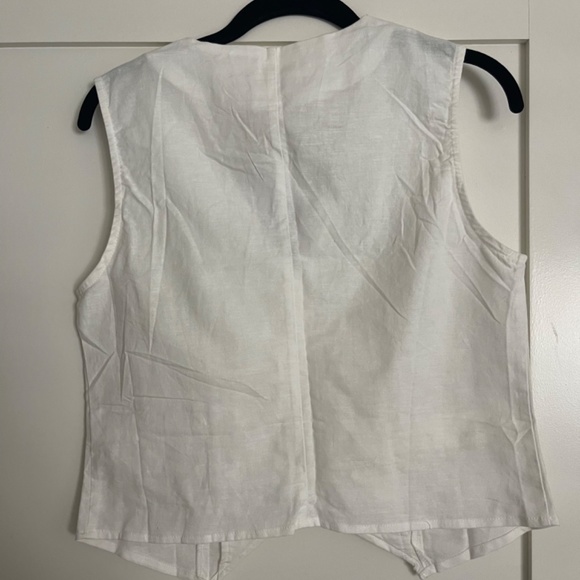 White Linen set Vest & Shorts -Classic Elegance - Picture 5 of 7